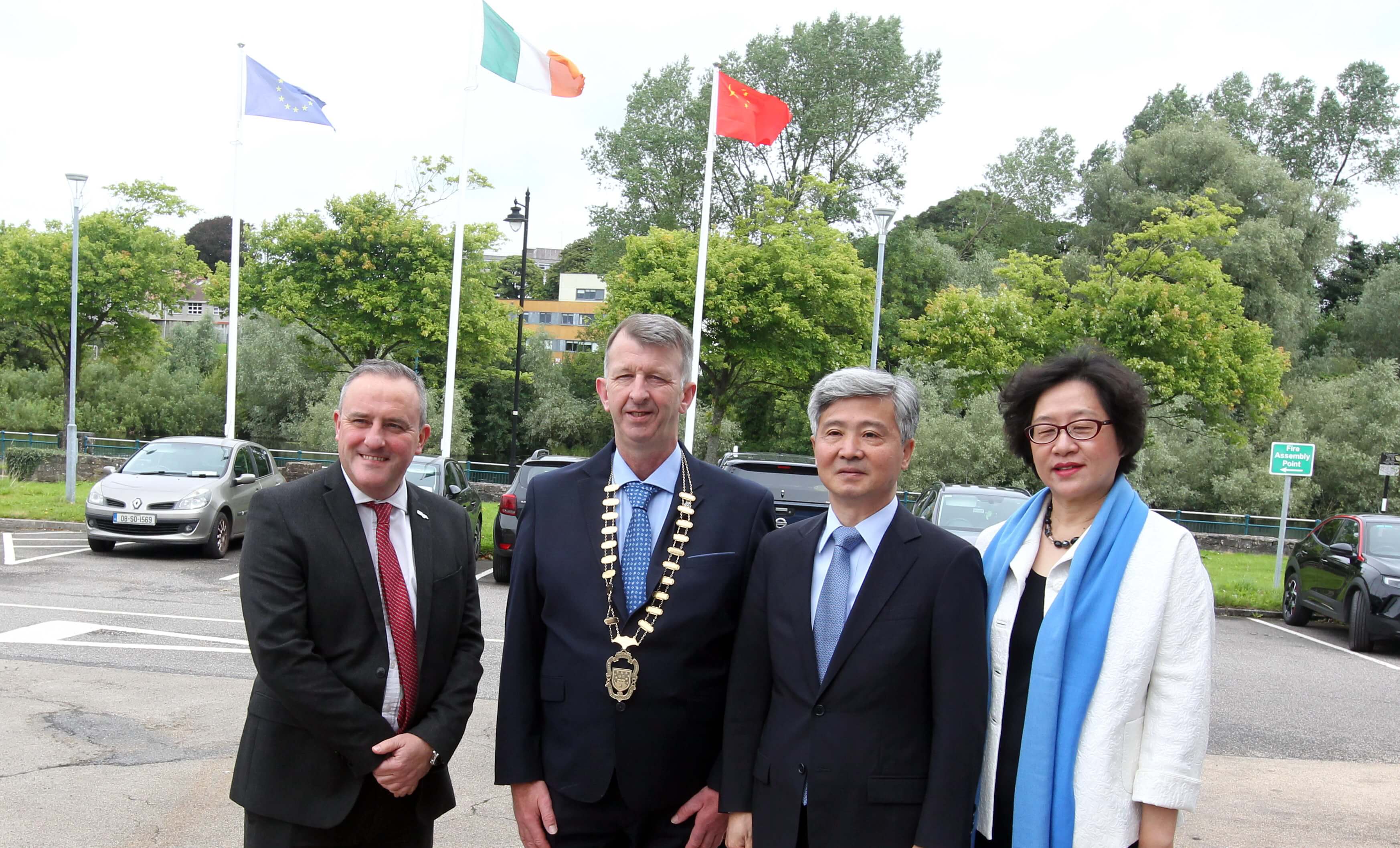 Cathaoirleach welcomes Chinese Ambassador to County Hall