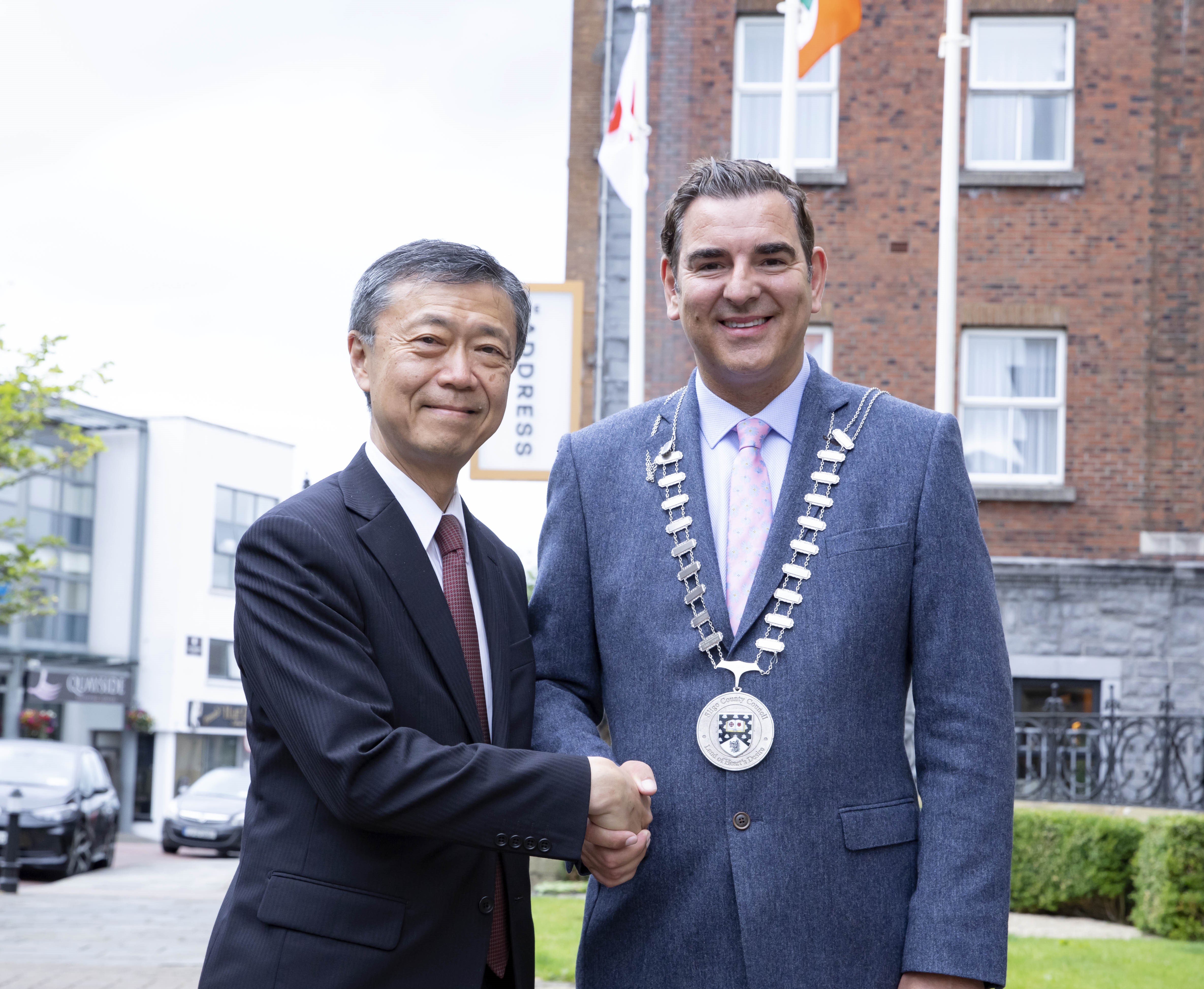 Mayor welcomes Japanese Ambassador to City Hall